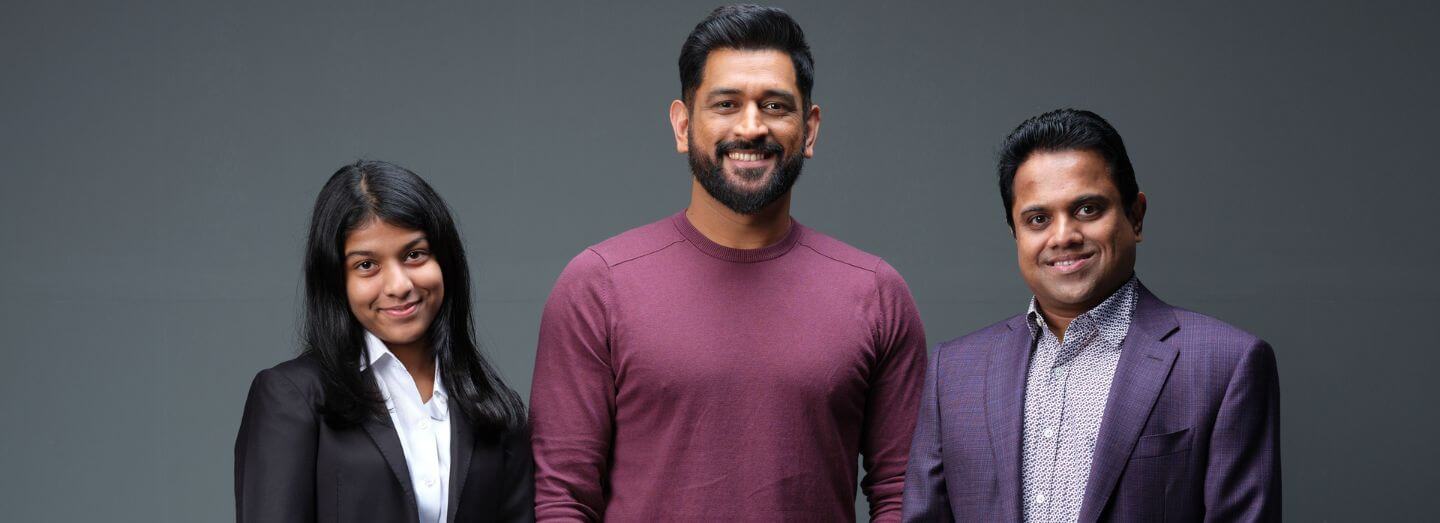 banner-dhoni-desk